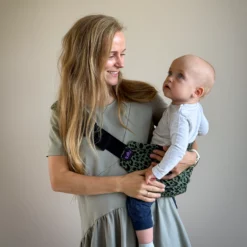 Tuvu Baby & Toddler Hip Carrier – Green Leopard - Image 3