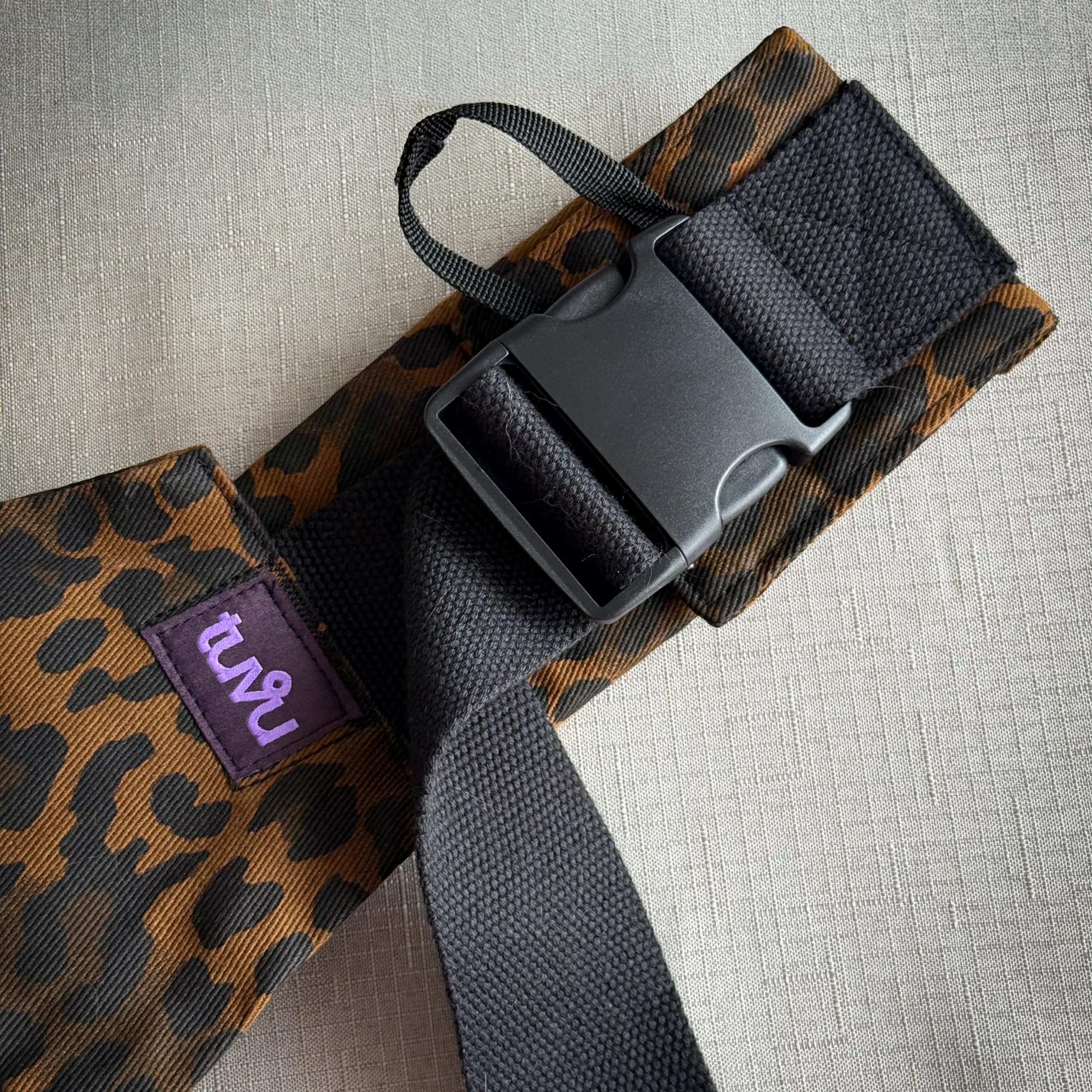Tuvu Baby & Toddler Hip Carrier – Grey Leopard - Image 3