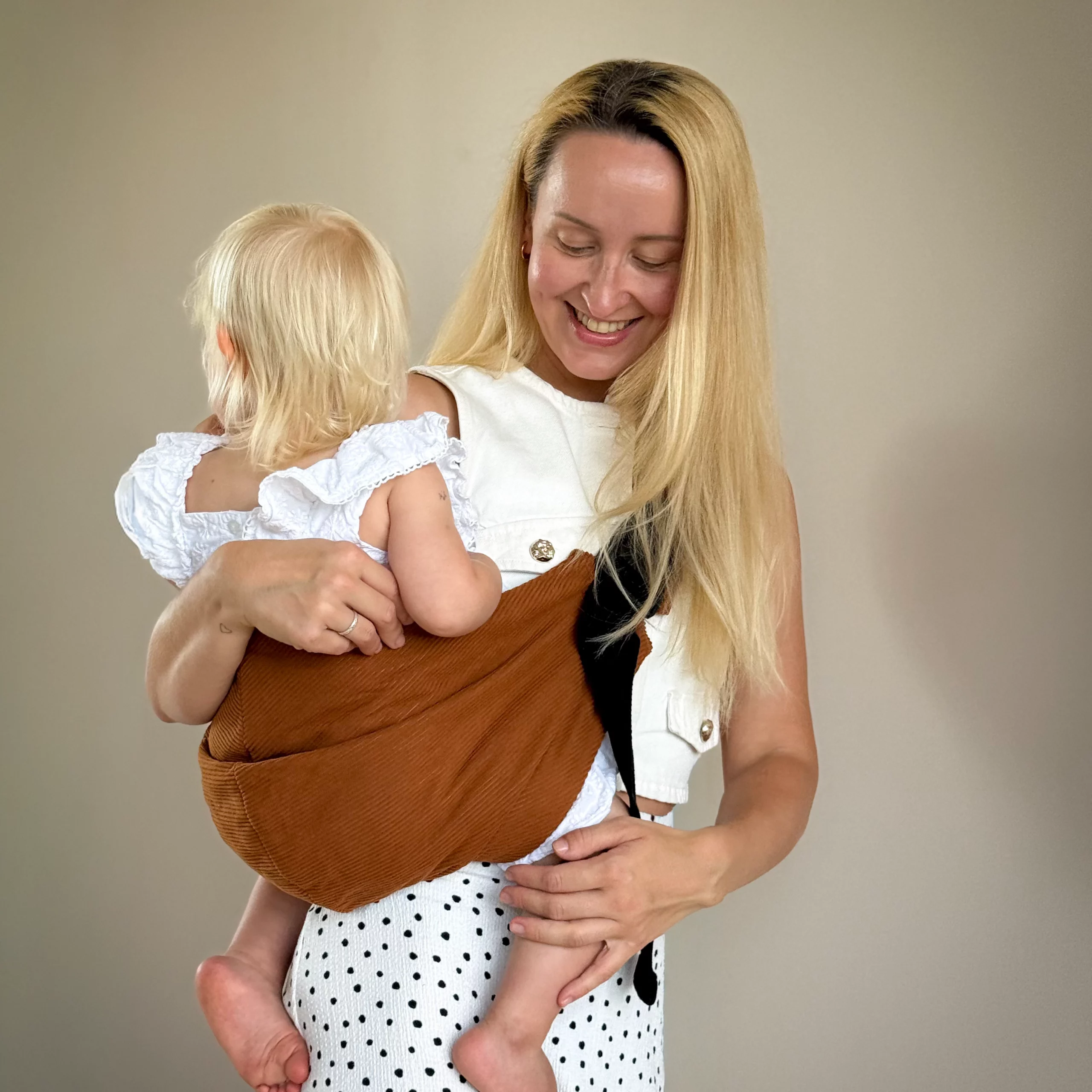 Tuvu Baby & Toddler Hip Carrier – Coffee Leopard - Image 5