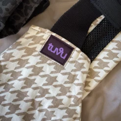 Tuvu Baby & Toddler Hip Carrier – Beige Houndstooth - Image 5